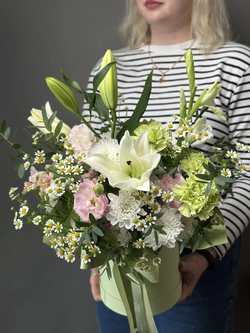 Цветы в коробке «Элегантность в ларце»