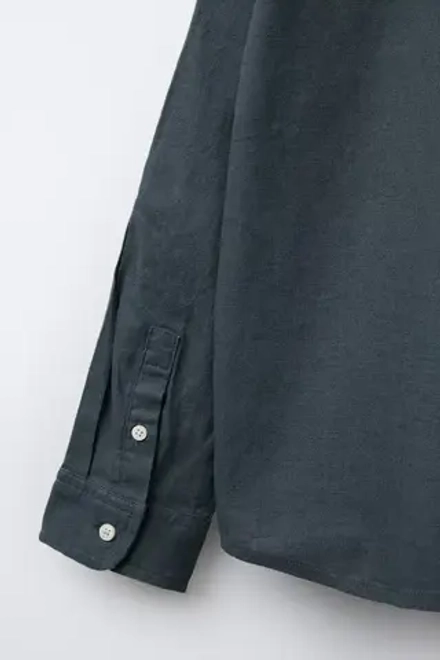 ZARA РУБАШКА ИЗ СМЕСОВОЙ ЛЬНЯНОЙ ТКАНИ С ВОРОТНИКОМ-СТОЙКОЙ, ТЕМНО-СЕРЫЙ