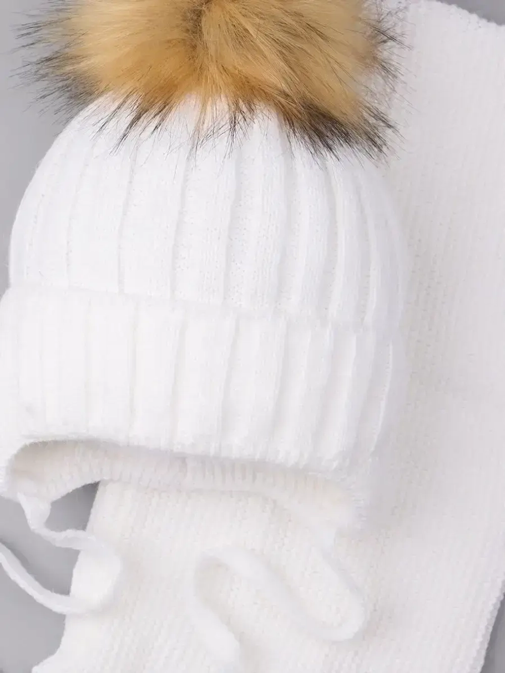 Шапка зимняя для девочки и снуд вязаные