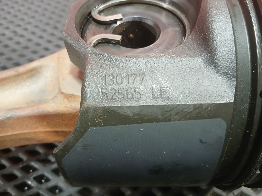 Поршень с шатуном 2020г.