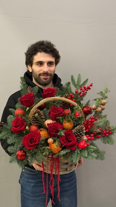 Корзина с розами и нутанами 2