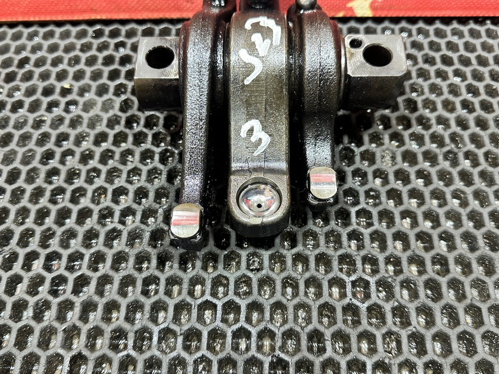 Вал рокеров в сборе