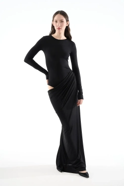 Облегающее платье с разрезом на бедре