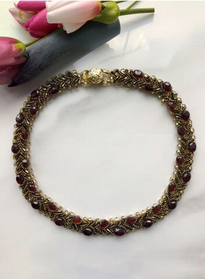 Колье из бисера "Змейка" ручной работы 43 см с камнем Гранат (альмандин)