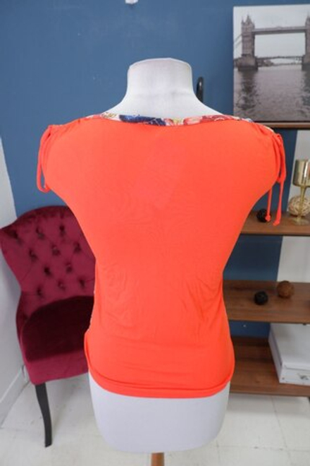 Футболка Savage с цветами 42 размер