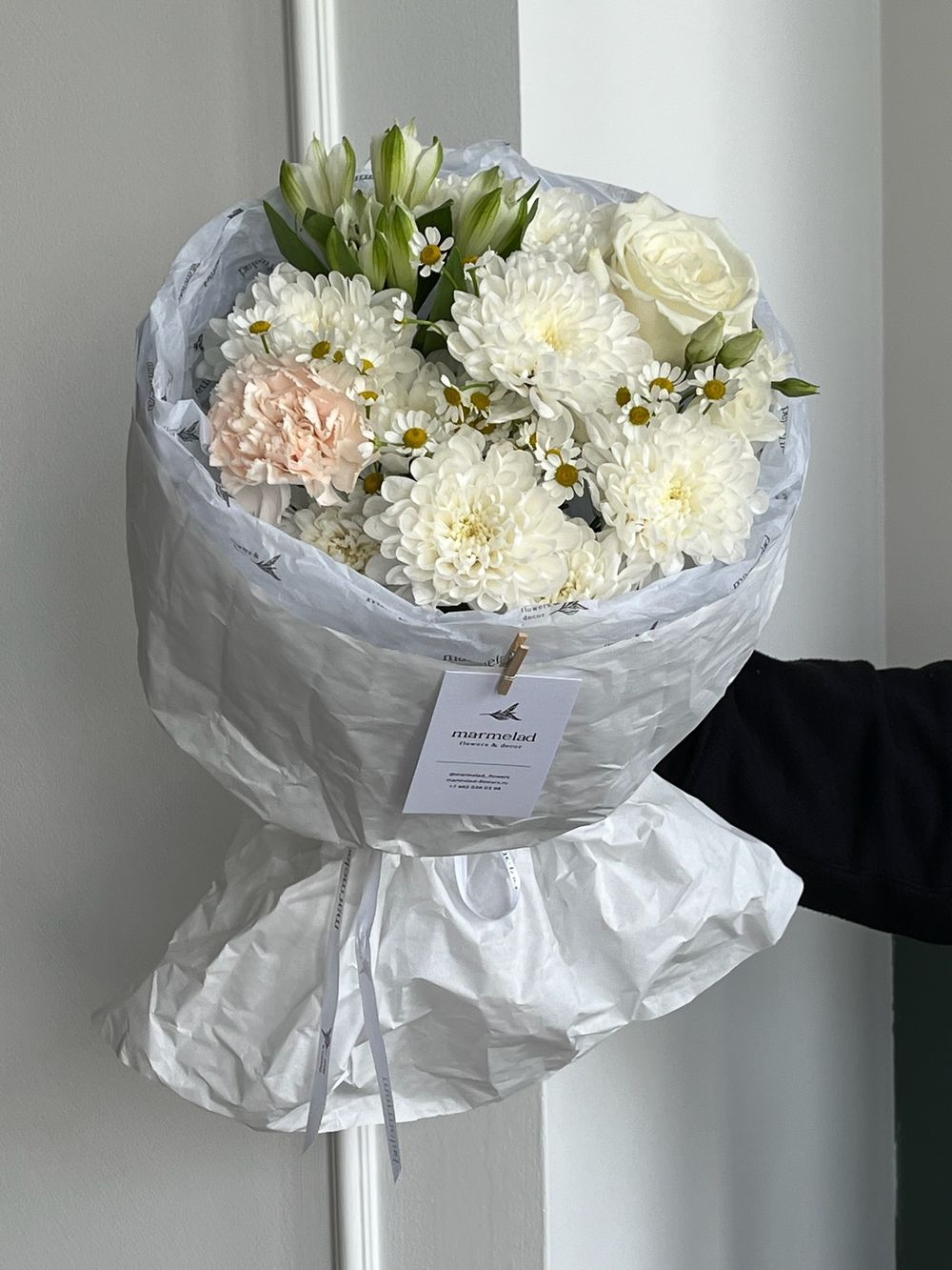 Букет сборный из хризантемы, альстромерии и ромашки