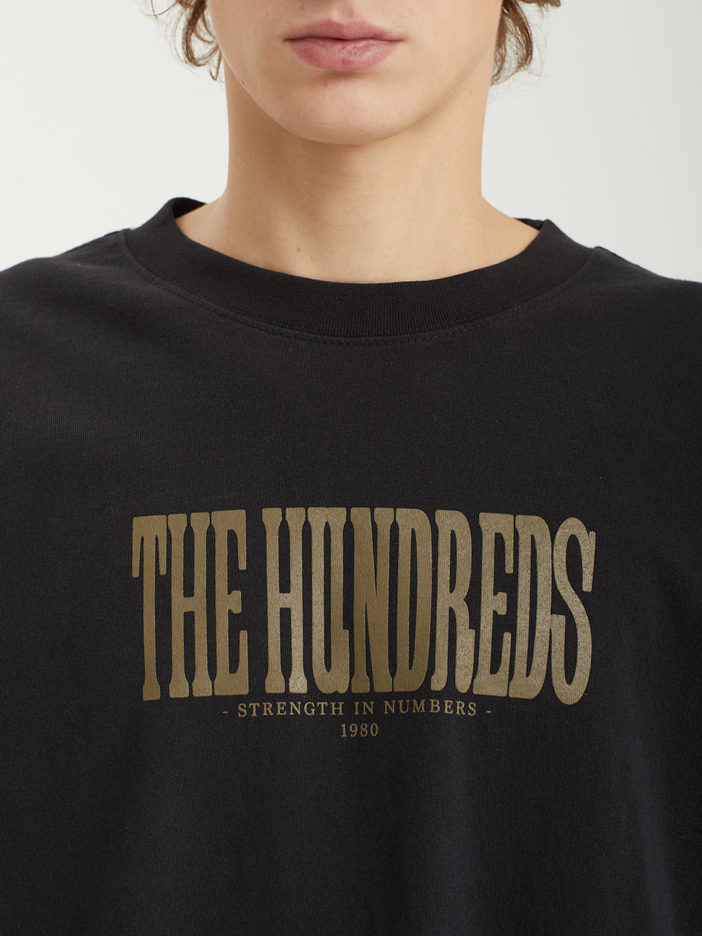 Мужская Футболка Attack Tall Serif