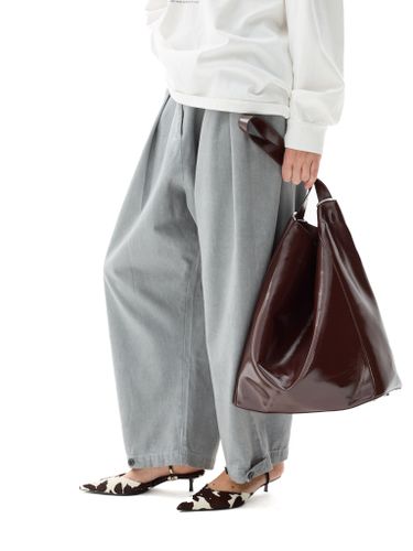 Серые хлопковые брюки-бананы с защипами