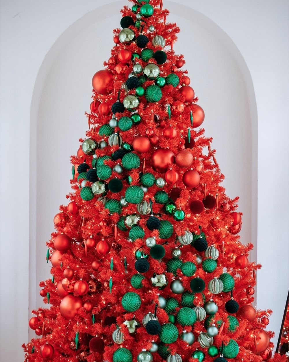 Искусственная красная елка «Огненная» (пвх) 270 см / 2.7 м