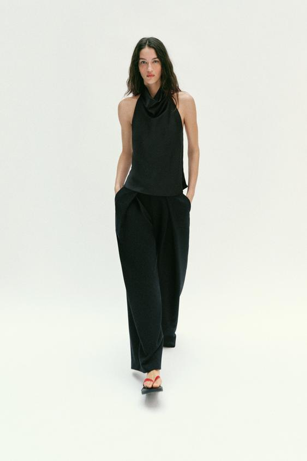 ZARA БРЮКИ С ВЫСОКОЙ ПОСАДКОЙ И ЗАЩИПАМИ, ЧЕРНЫЙ