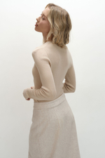 Лонгслив с V-образным вырезом