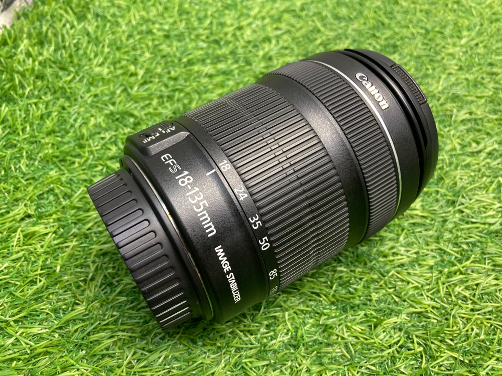 Canon EF-S 18-135mm 3.5-5.6 IS STM