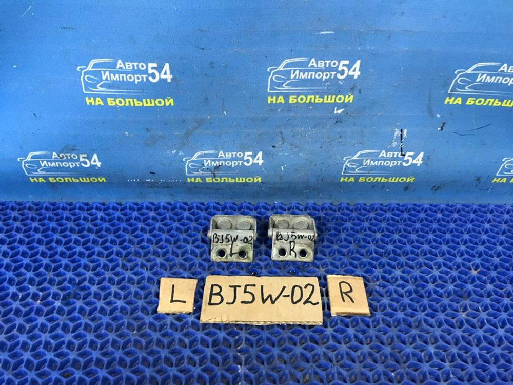 Петля багажника MAZDA FAMILIA 2001