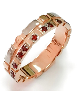 Ювелирное кольцо из серебра с позолотой ,вставка гранат