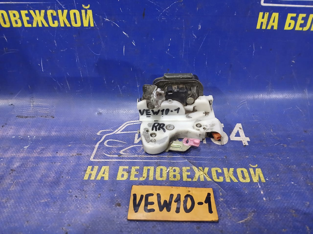 Замок двери задней правой NISSAN AVENIR 1997
