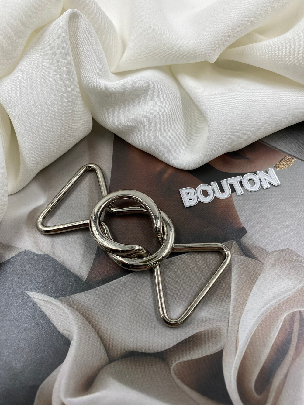 Пряжка застежка серебристая переплетенная