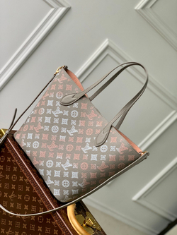Louis Vuitton Blossom MM