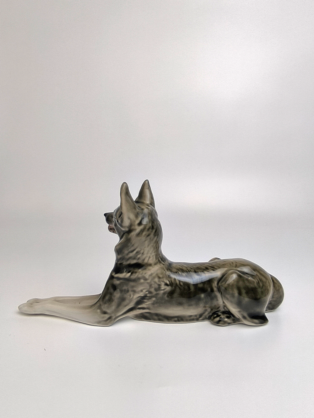 Фарфоровая статуэтка "Немецкая овчарка" ЛФЗ