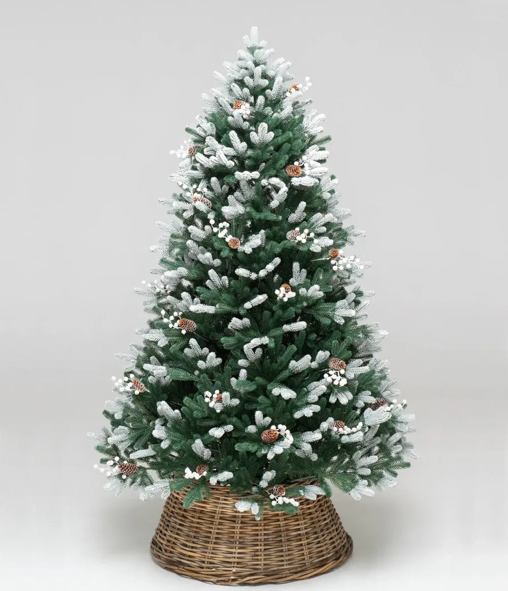 Заснеженная елка с шишками "Амелия"