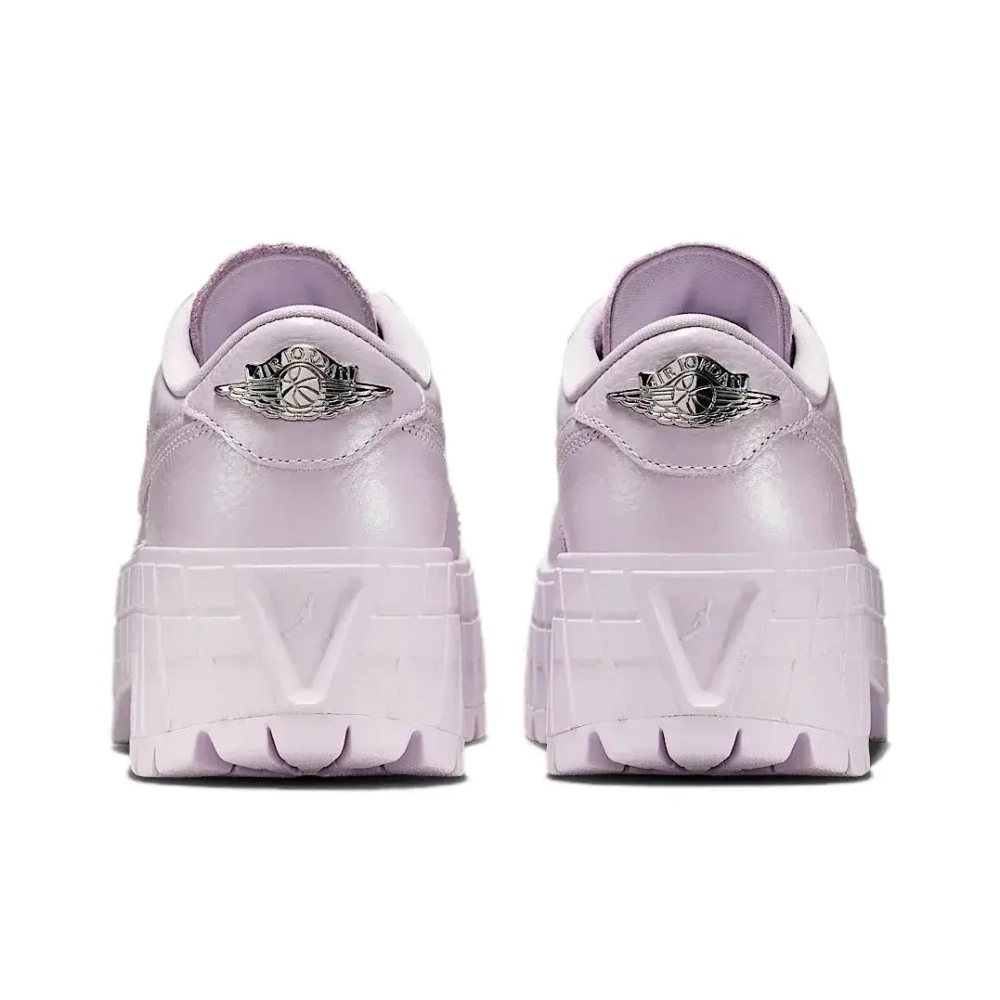 Женские кроссовки Air Jordan 1 Brooklyn Low 'Doll Metallic Silver' HF3184-500