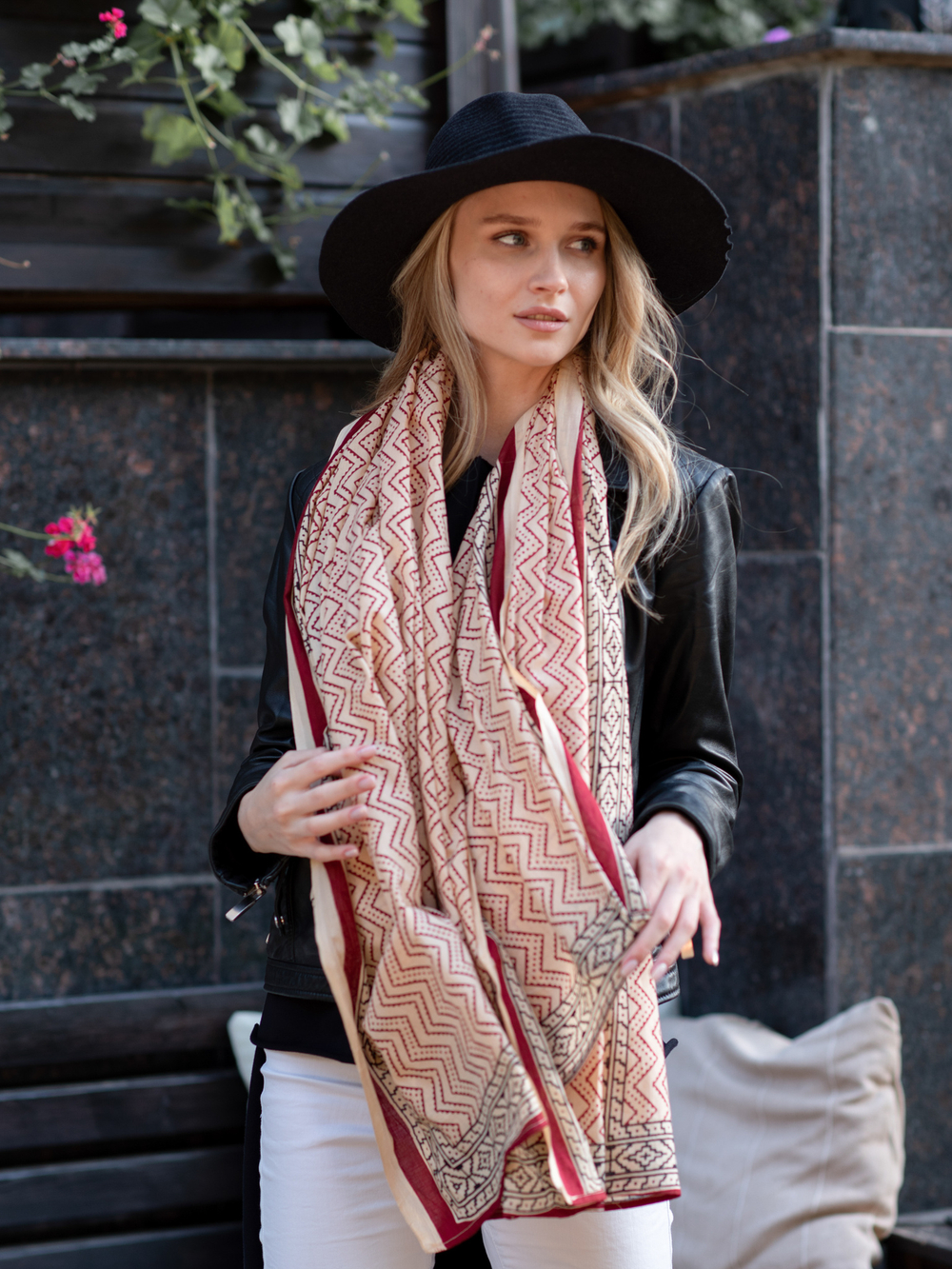 Легкий шарф-платок