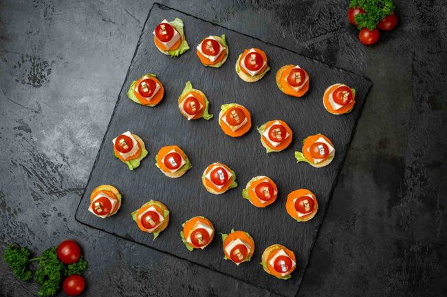 Канапе с копченным куриным филе, 20 шт.