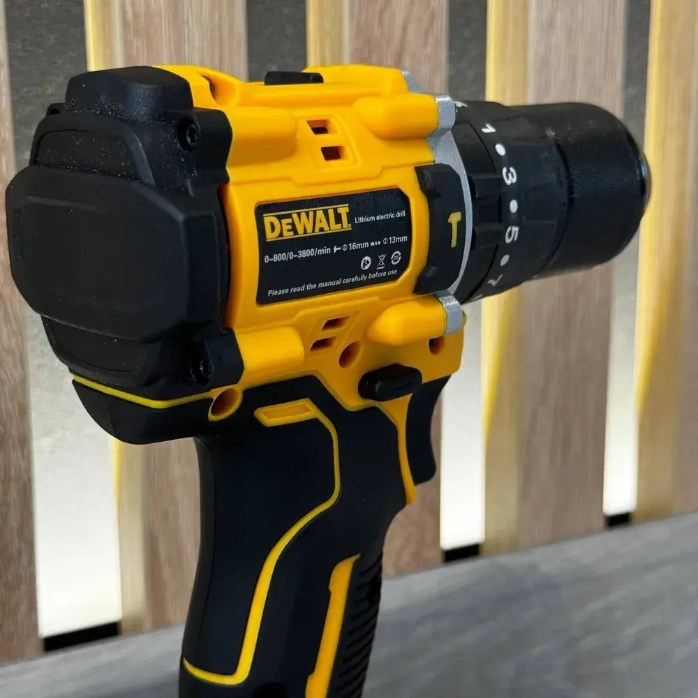 DeWalt Дрель-шуруповерт, 18 В, 40 Нм, 2 АКБ