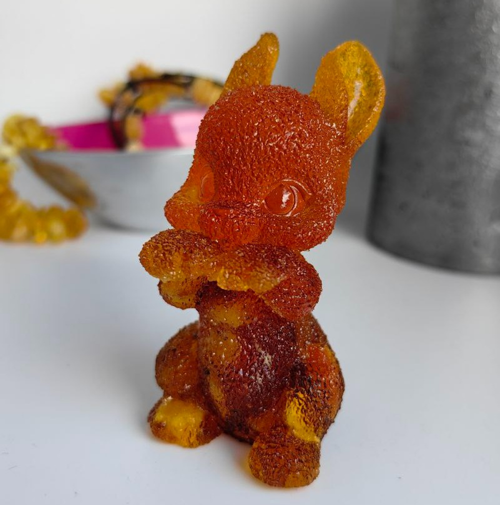 Зайка лапки сложил