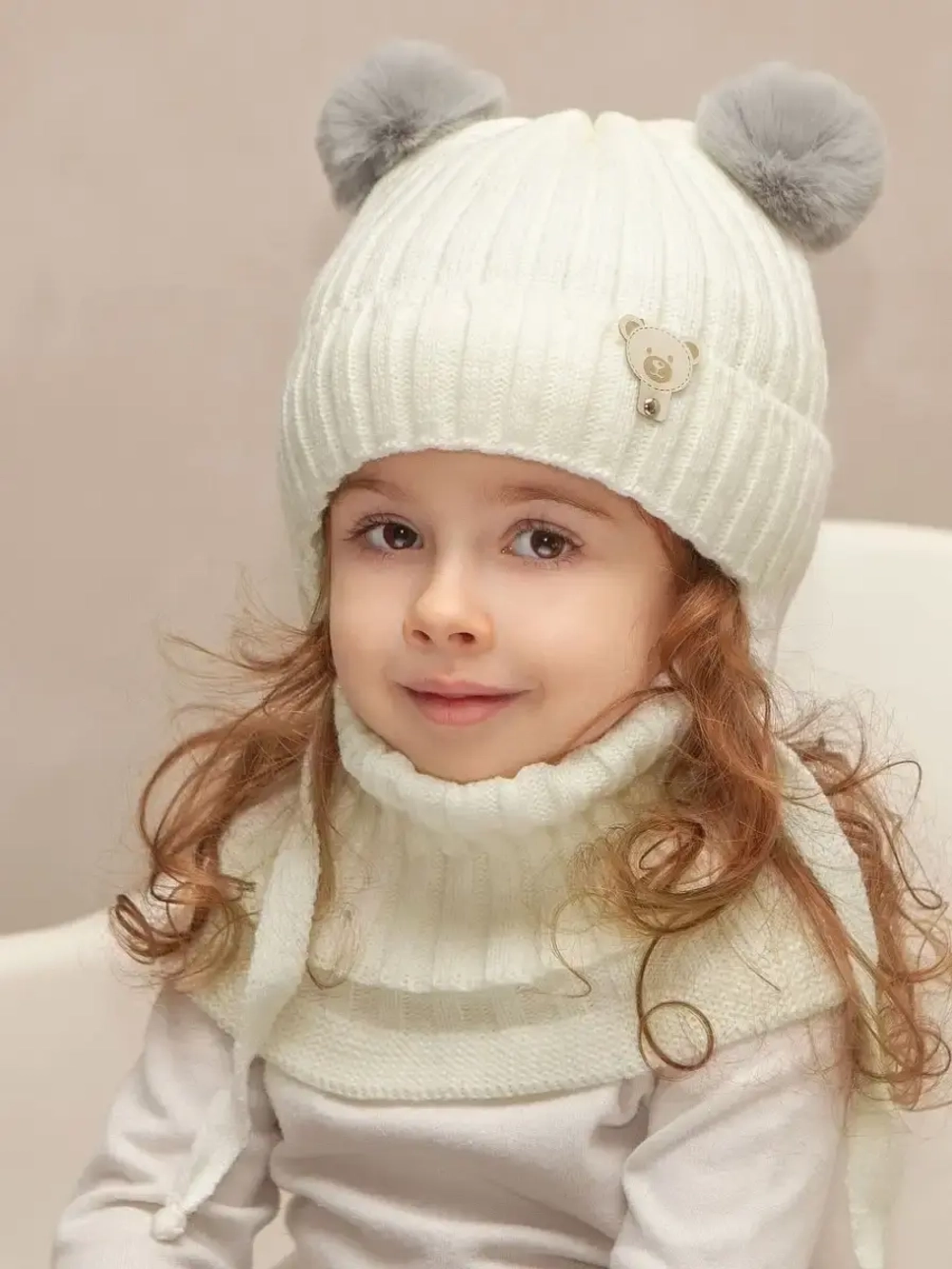 Шапка для девочки зимняя вязаная и снуд