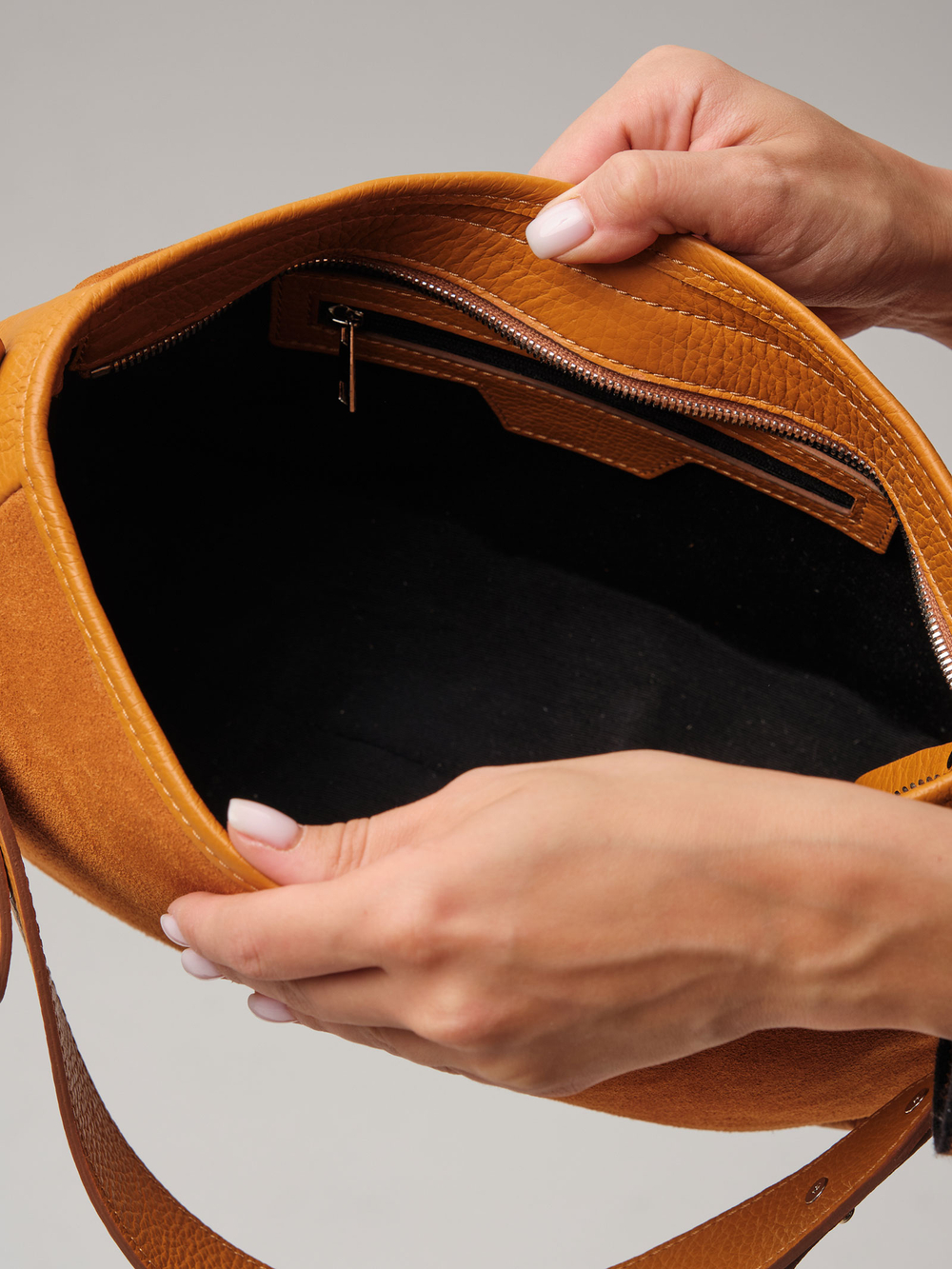 Замшевая сумка Azaro 30639 оранжевый карандаш