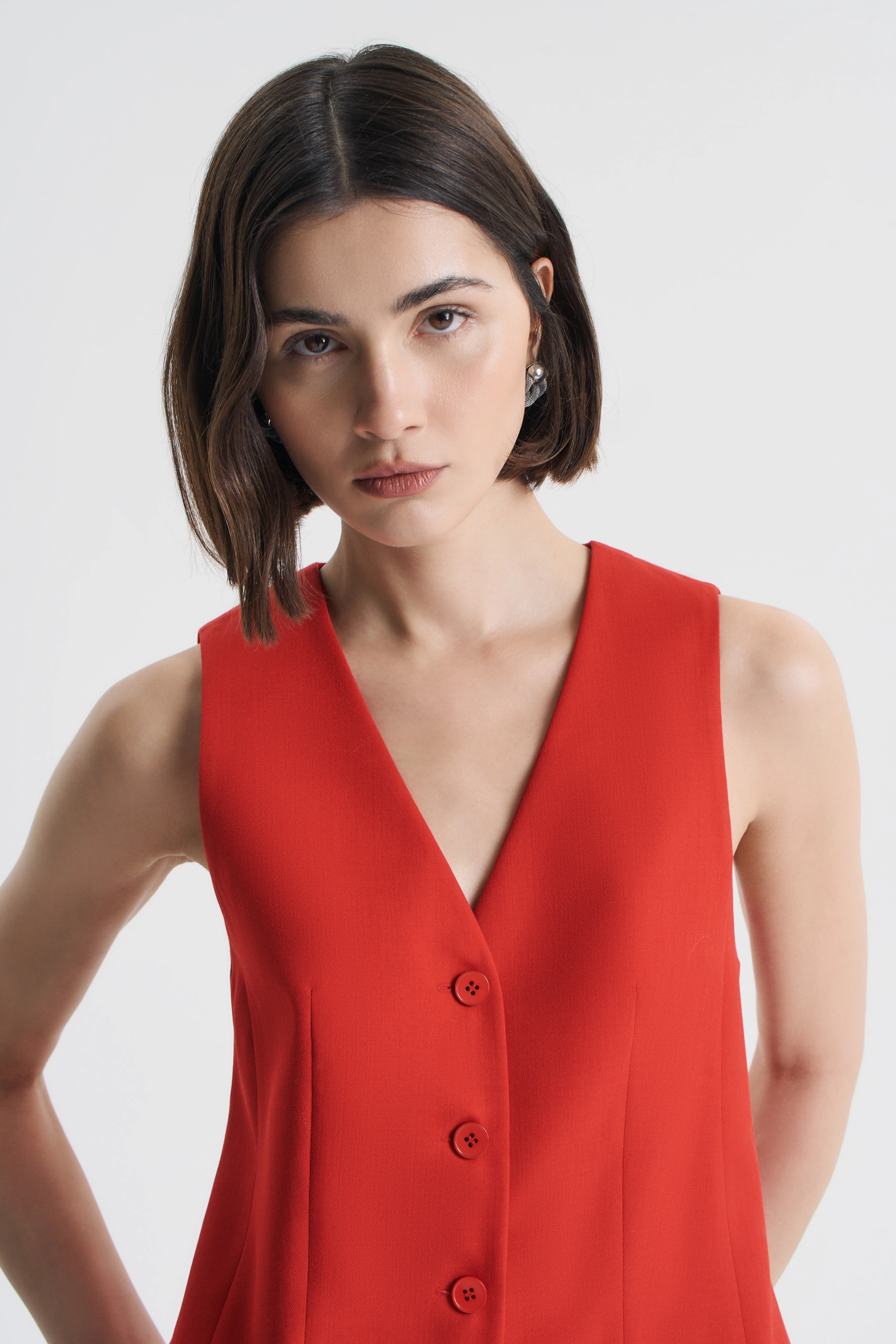 Жилет приталенный