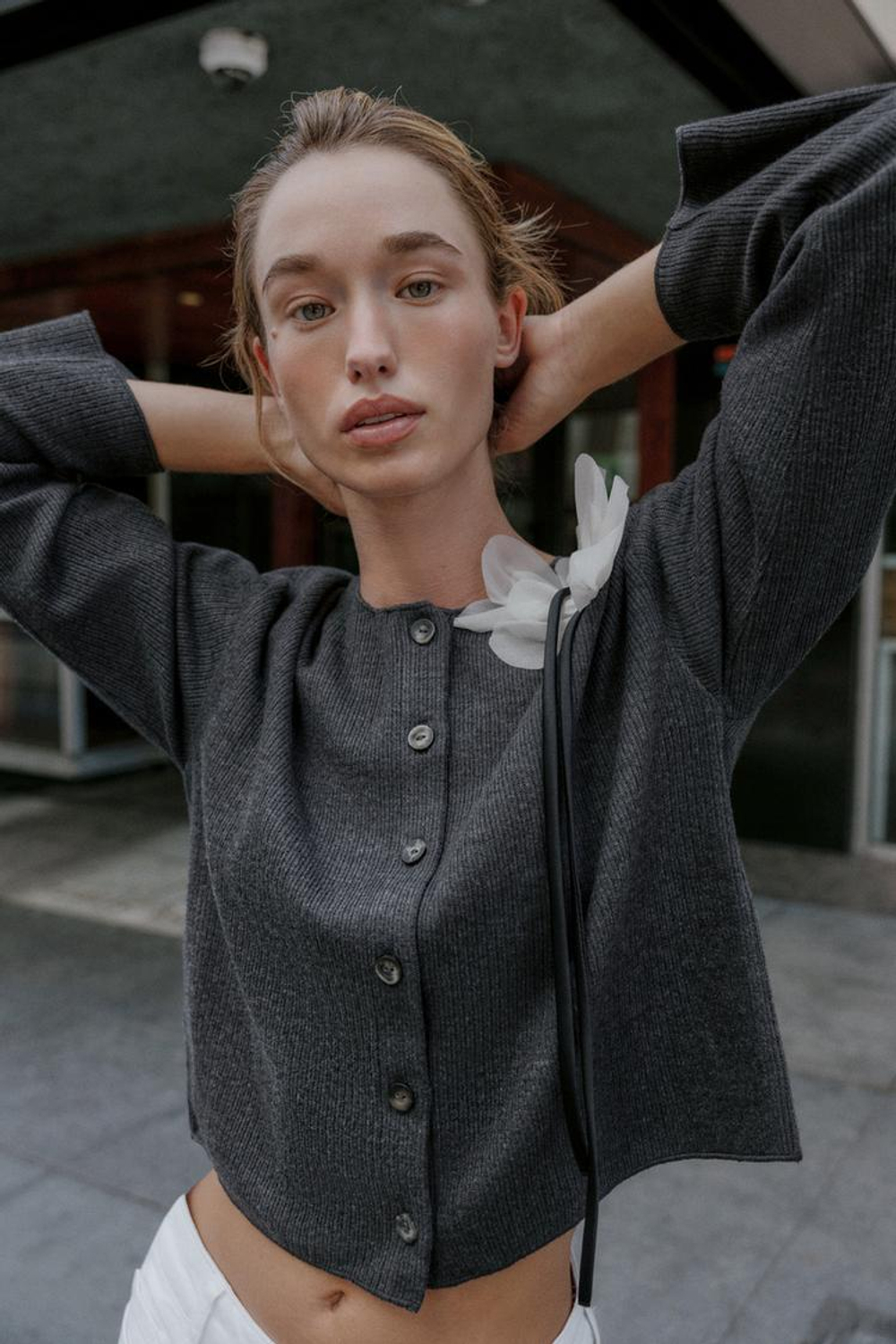 ZARА КАРДИГАН В РУБЧИК С ЦВЕТАМИ, СЕРЫЙ