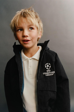 ZARA КУРТКА С ПОТАЙНЫМ КАПЮШОНОМ WATER REPELLENT UEFA CHAMPIONS LEAGUE ®, ЧЕРНЫЙ