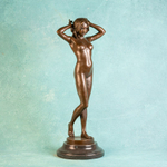 Скульптура девушки