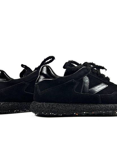 Кроссовки женские