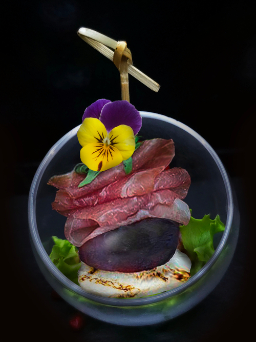 Канапе с Пармской ветчиной и виноградом на тосте