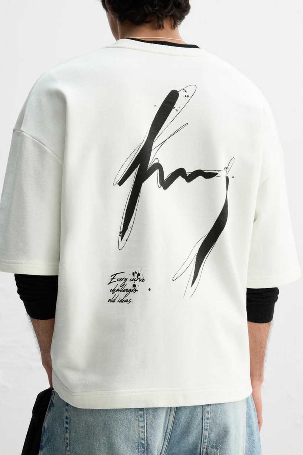 ZARA ТОЛСТОВКА С КОНТРАСТНЫМ ПРИНТОМ, БЕЛЫЙ