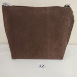 ICON M шоколадный - вертикальная вмятина вдоль сумки 12