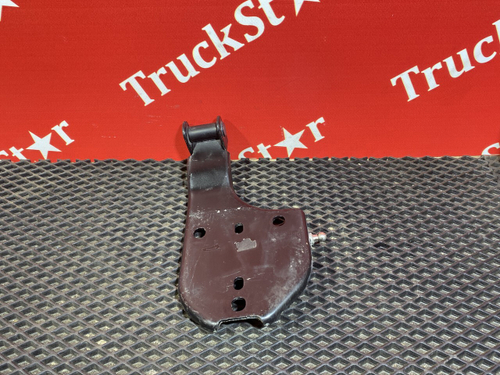 Кронштейн петли капота 2018г