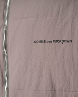 COMME DES FUCKDOWN КУРТКА С КАПЮШОНОМ СЕРАЯ С НАШИВКОЙ НА РУКАВЕ