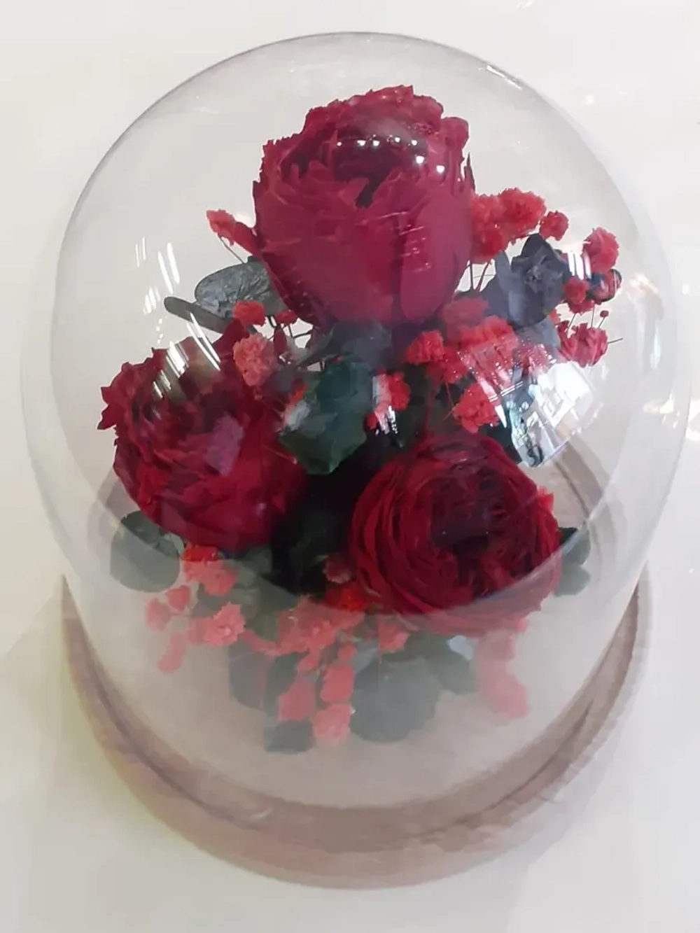 композиция из пионов, эвкалипта, лимониума