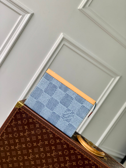 Louis Vuitton Pochette Voyage MM
