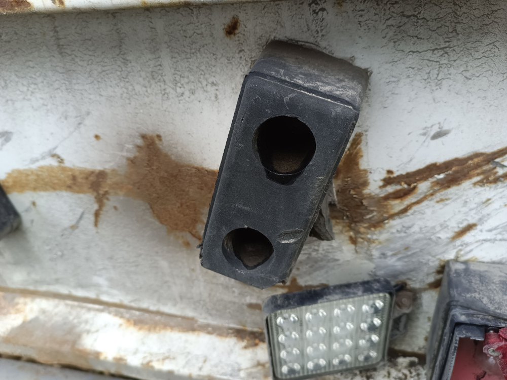 TITAN LC9411* Полуприцеп шторный LC9411XXY
