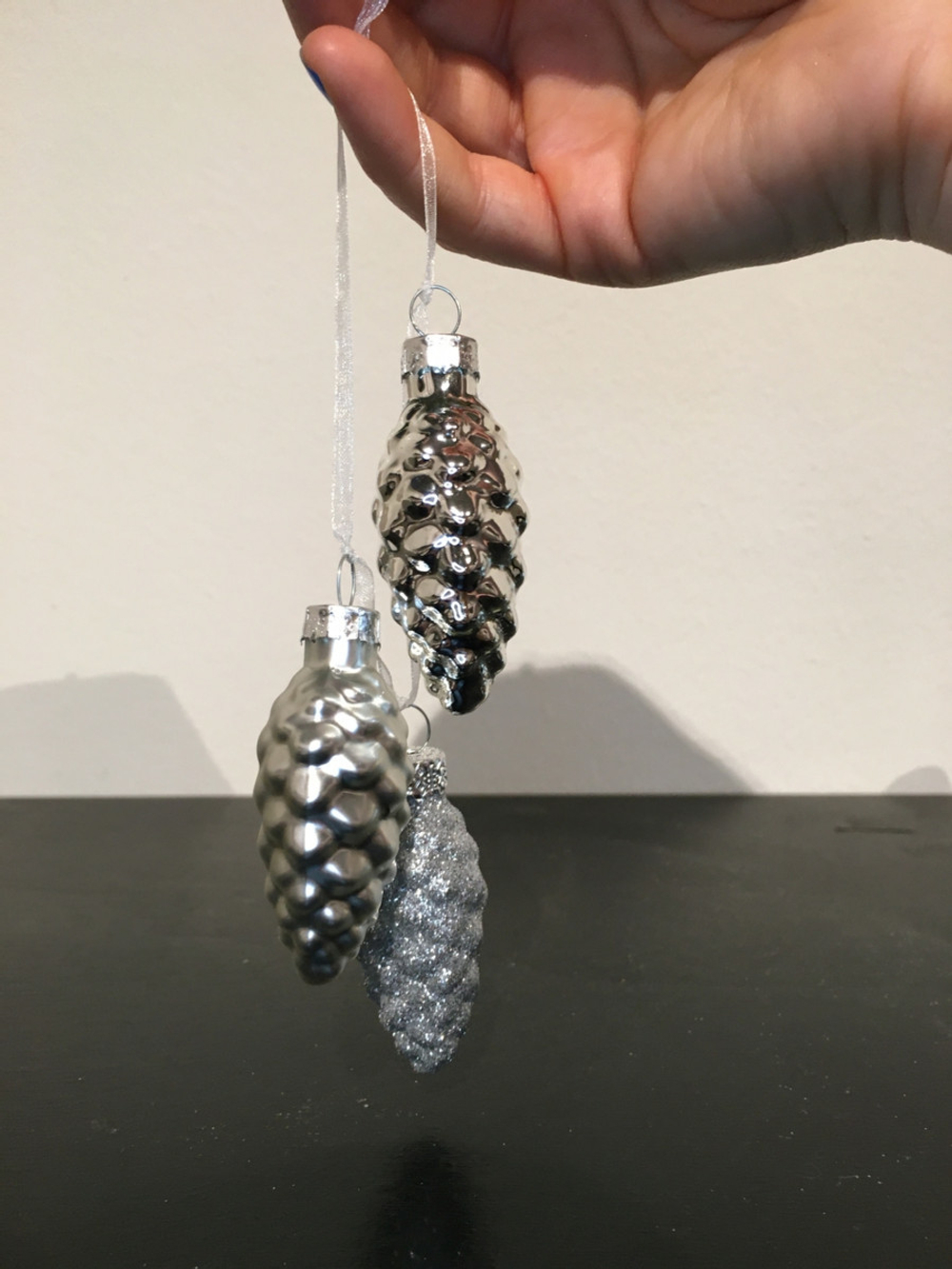 Набор елочных игрушек 48шт House of Seasons Шишки Первый снег в ассортименте 2 вида