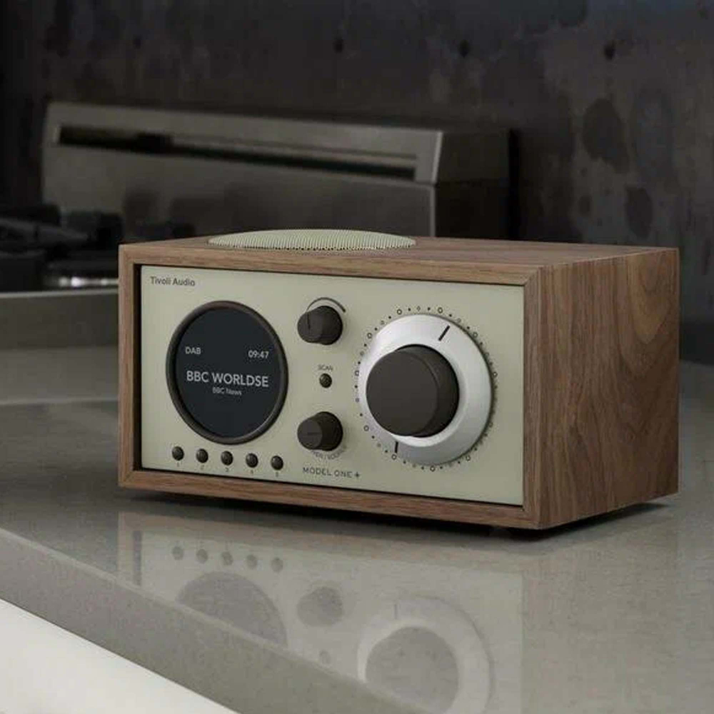 Tivoli Model One+ Бежевый/Орех [Classic Walnut] — радиоприемник