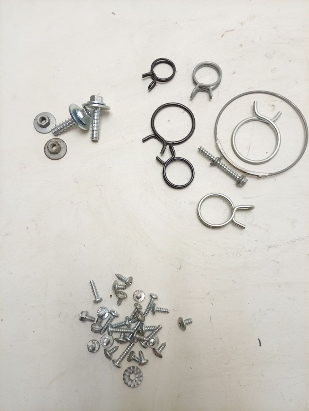 RST703DW кт18 Крепеж, хомуты для стиральной машины Hotpoint-Ariston б/у