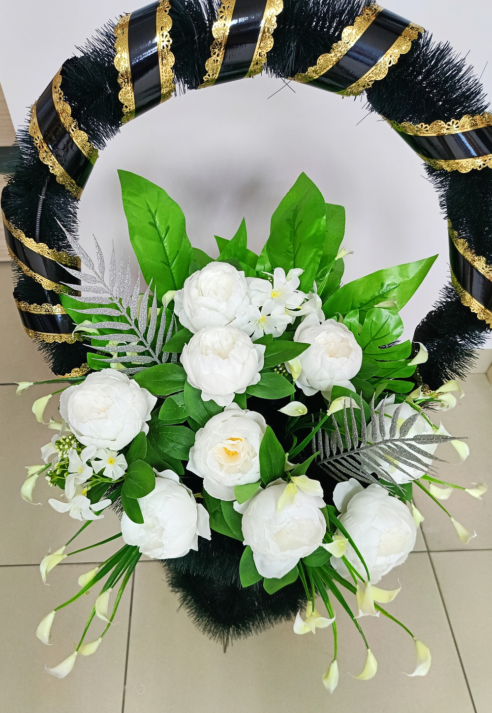 Корзина с белыми пионами . Арт К008