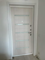 Дверь входная Лабиринт Мегаполис 01 - Сандал белый, стекло белое металлическая