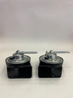 Звуковые сигналы для LADA Vesta/Granta/Niva FIAMM AM80SX 932039/932040Z 405-495Hz (к-т 2шт. с переходником)