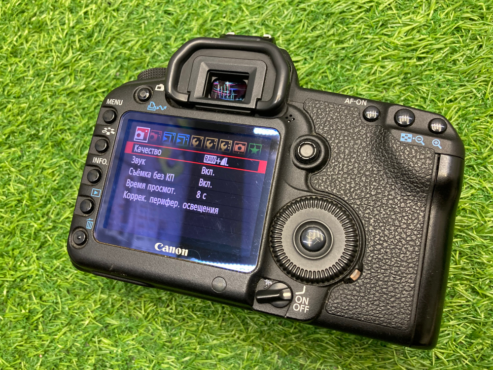 Canon EOS 5D Mark II 30.300 кадров